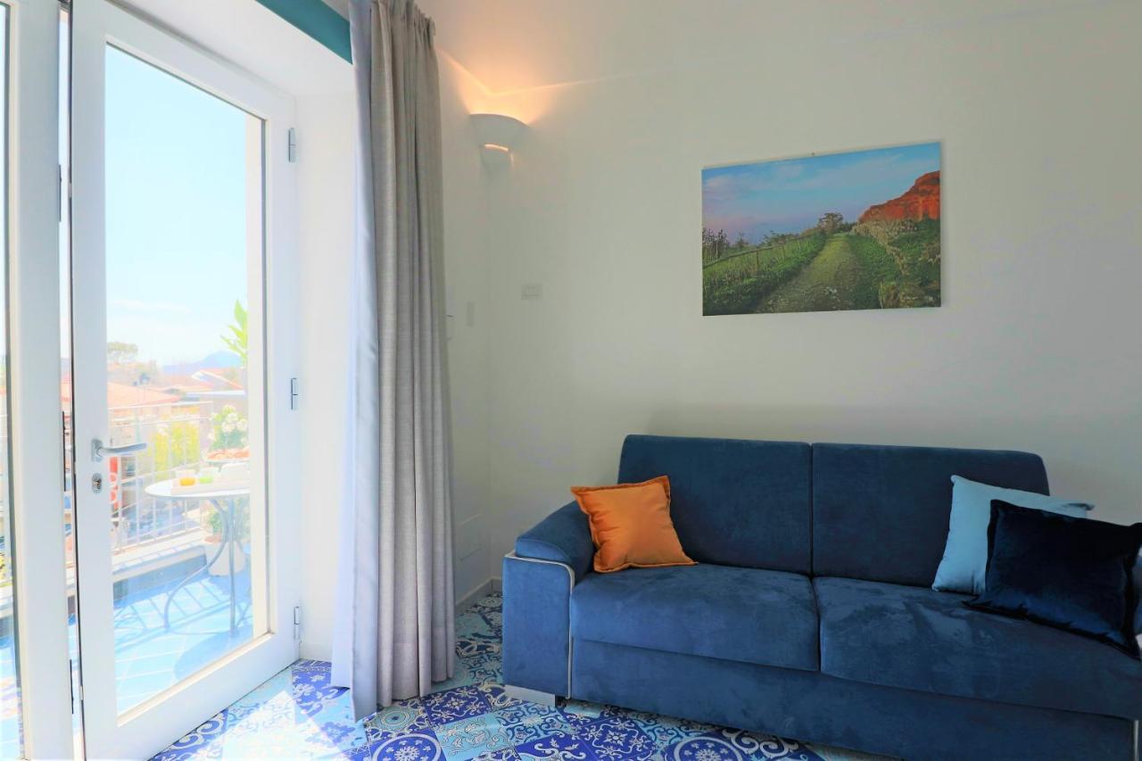 Mary'S Apartments - De Vivo Realty ماسّا لوبْرينسِ المظهر الخارجي الصورة