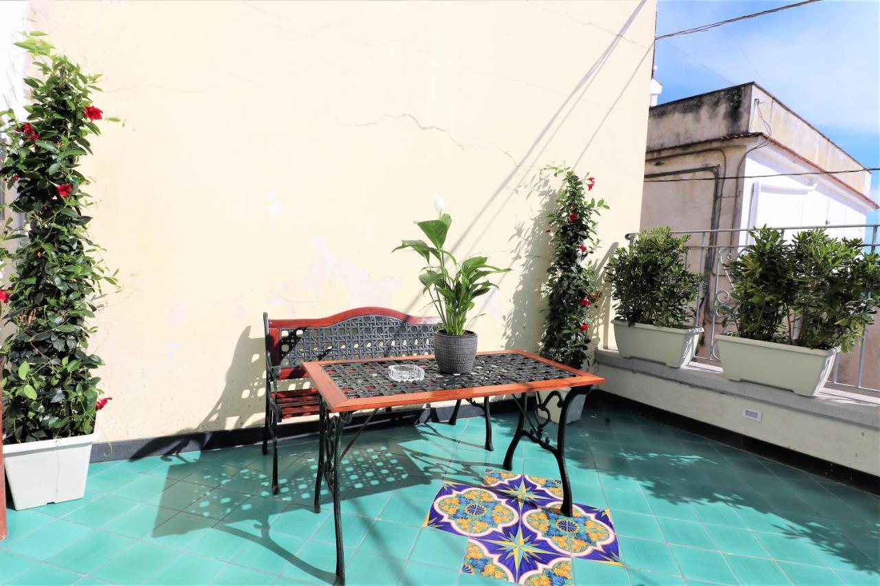 Mary'S Apartments - De Vivo Realty ماسّا لوبْرينسِ المظهر الخارجي الصورة