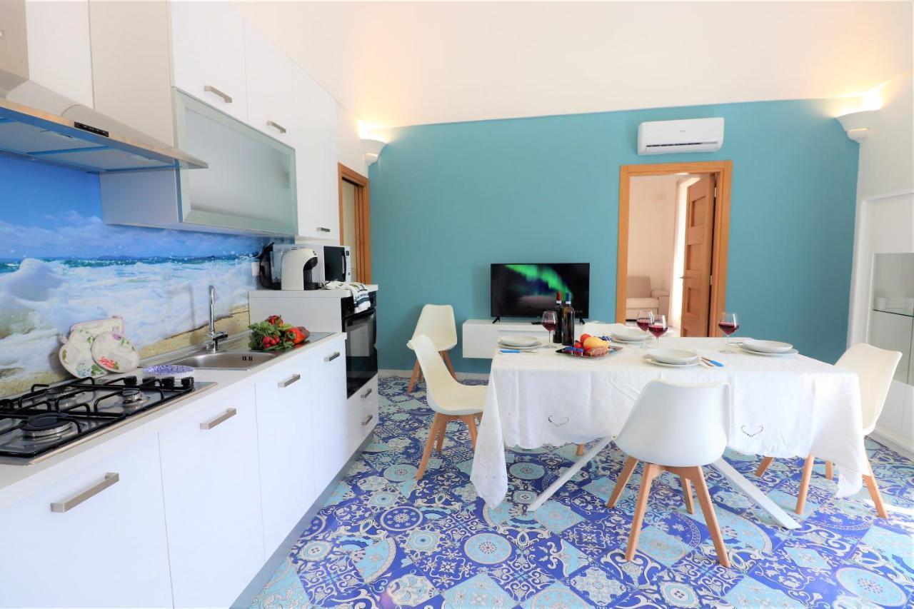 Mary'S Apartments - De Vivo Realty ماسّا لوبْرينسِ المظهر الخارجي الصورة