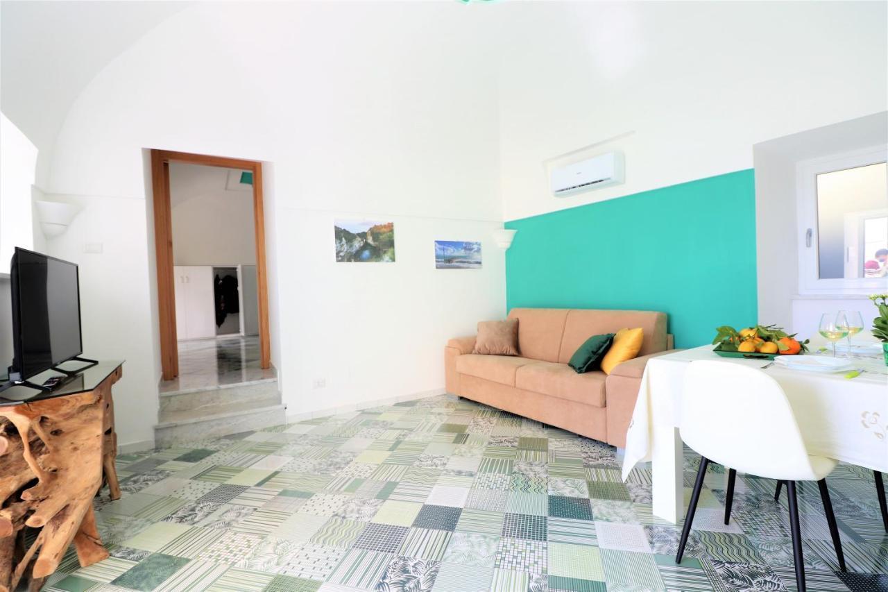 Mary'S Apartments - De Vivo Realty ماسّا لوبْرينسِ المظهر الخارجي الصورة
