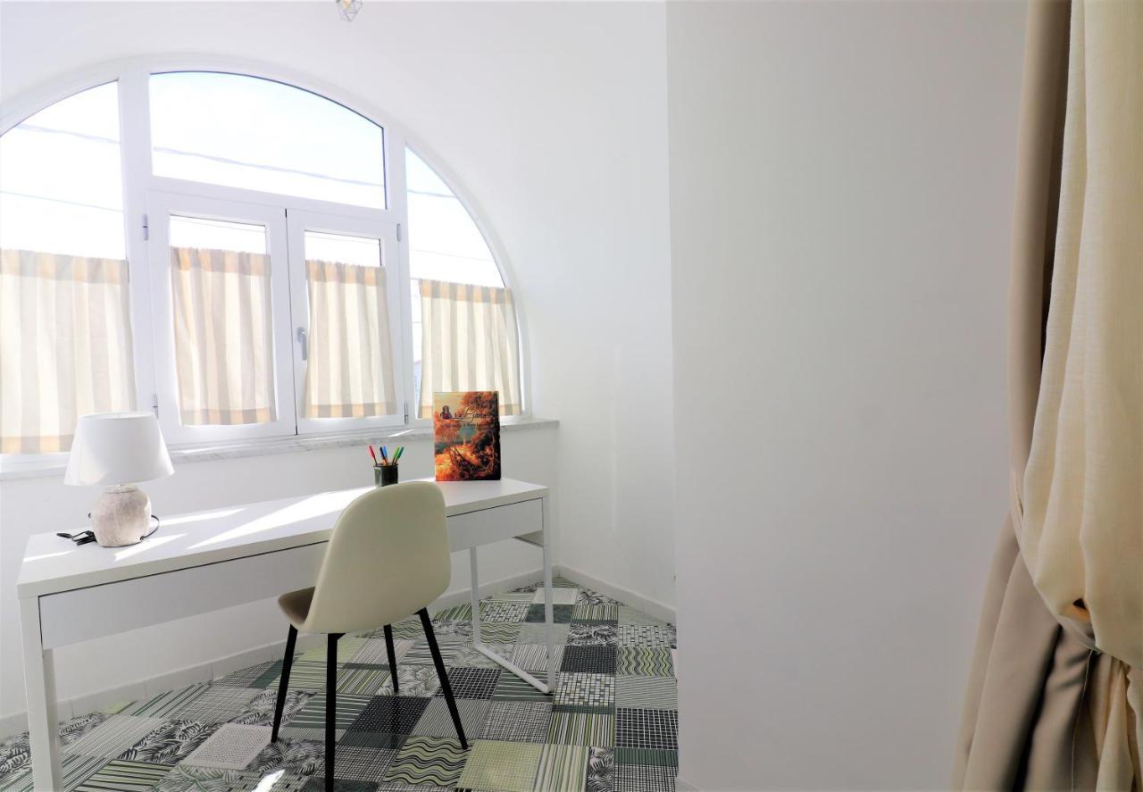 Mary'S Apartments - De Vivo Realty ماسّا لوبْرينسِ المظهر الخارجي الصورة