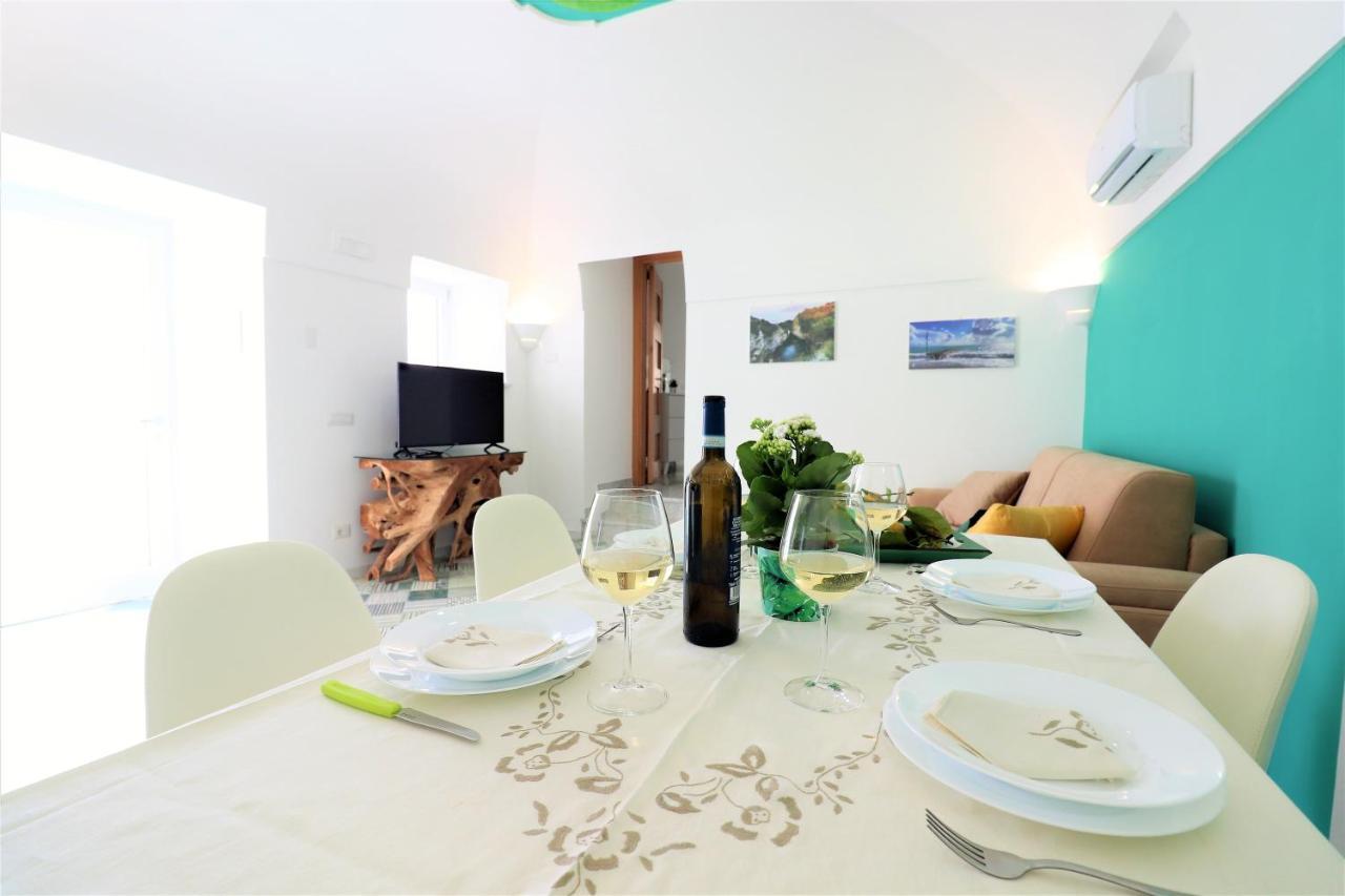 Mary'S Apartments - De Vivo Realty ماسّا لوبْرينسِ المظهر الخارجي الصورة