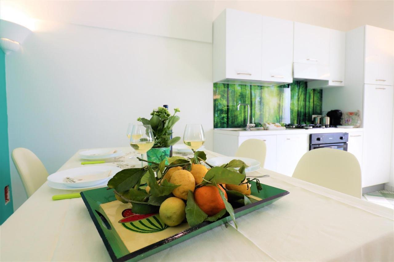 Mary'S Apartments - De Vivo Realty ماسّا لوبْرينسِ المظهر الخارجي الصورة