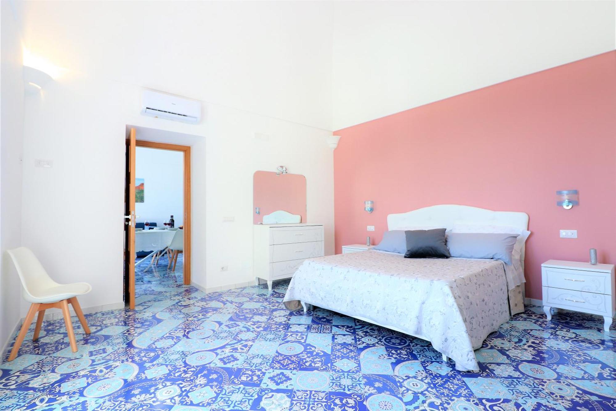 Mary'S Apartments - De Vivo Realty ماسّا لوبْرينسِ المظهر الخارجي الصورة
