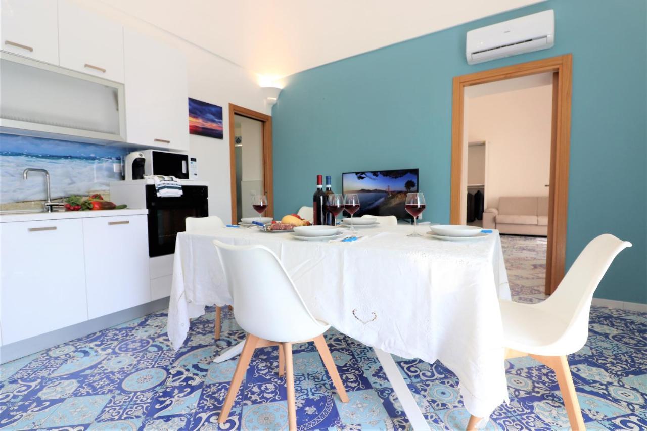 Mary'S Apartments - De Vivo Realty ماسّا لوبْرينسِ المظهر الخارجي الصورة