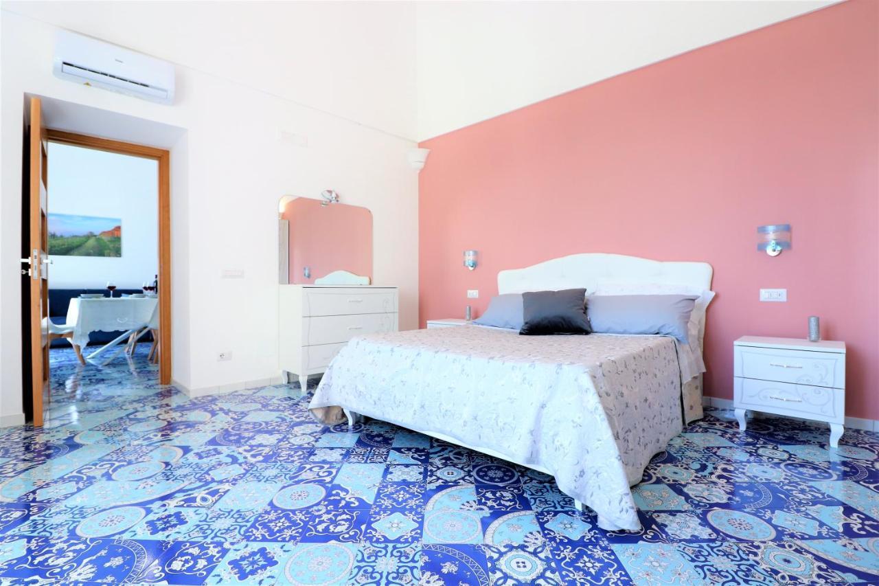 Mary'S Apartments - De Vivo Realty ماسّا لوبْرينسِ المظهر الخارجي الصورة