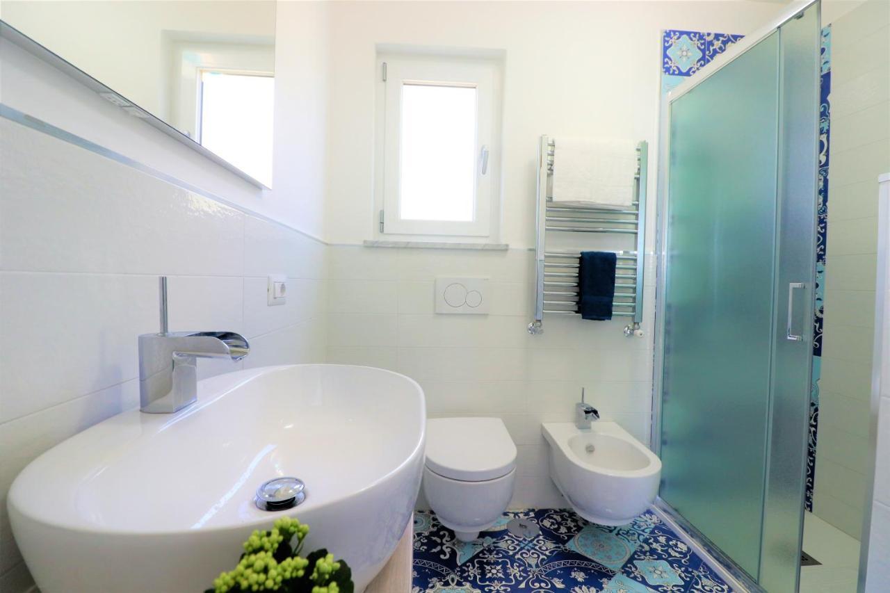 Mary'S Apartments - De Vivo Realty ماسّا لوبْرينسِ المظهر الخارجي الصورة