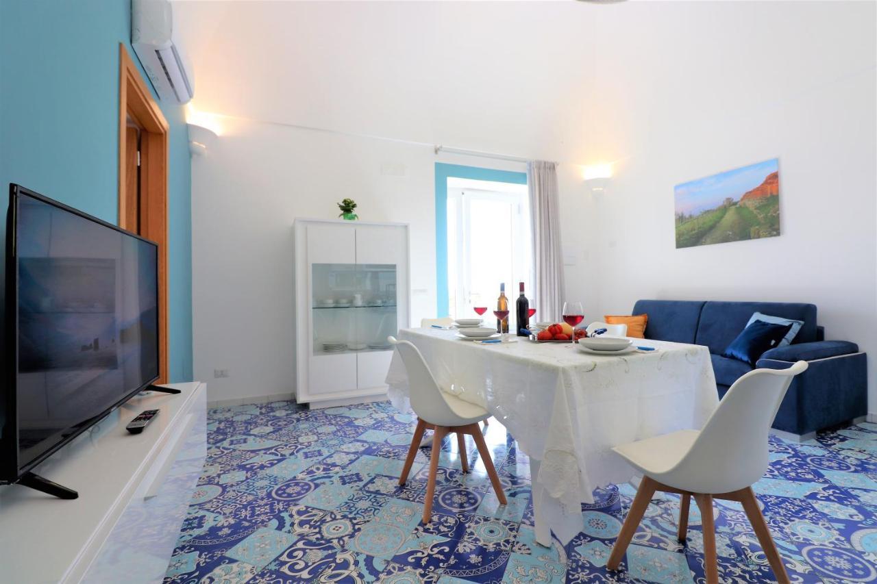 Mary'S Apartments - De Vivo Realty ماسّا لوبْرينسِ المظهر الخارجي الصورة
