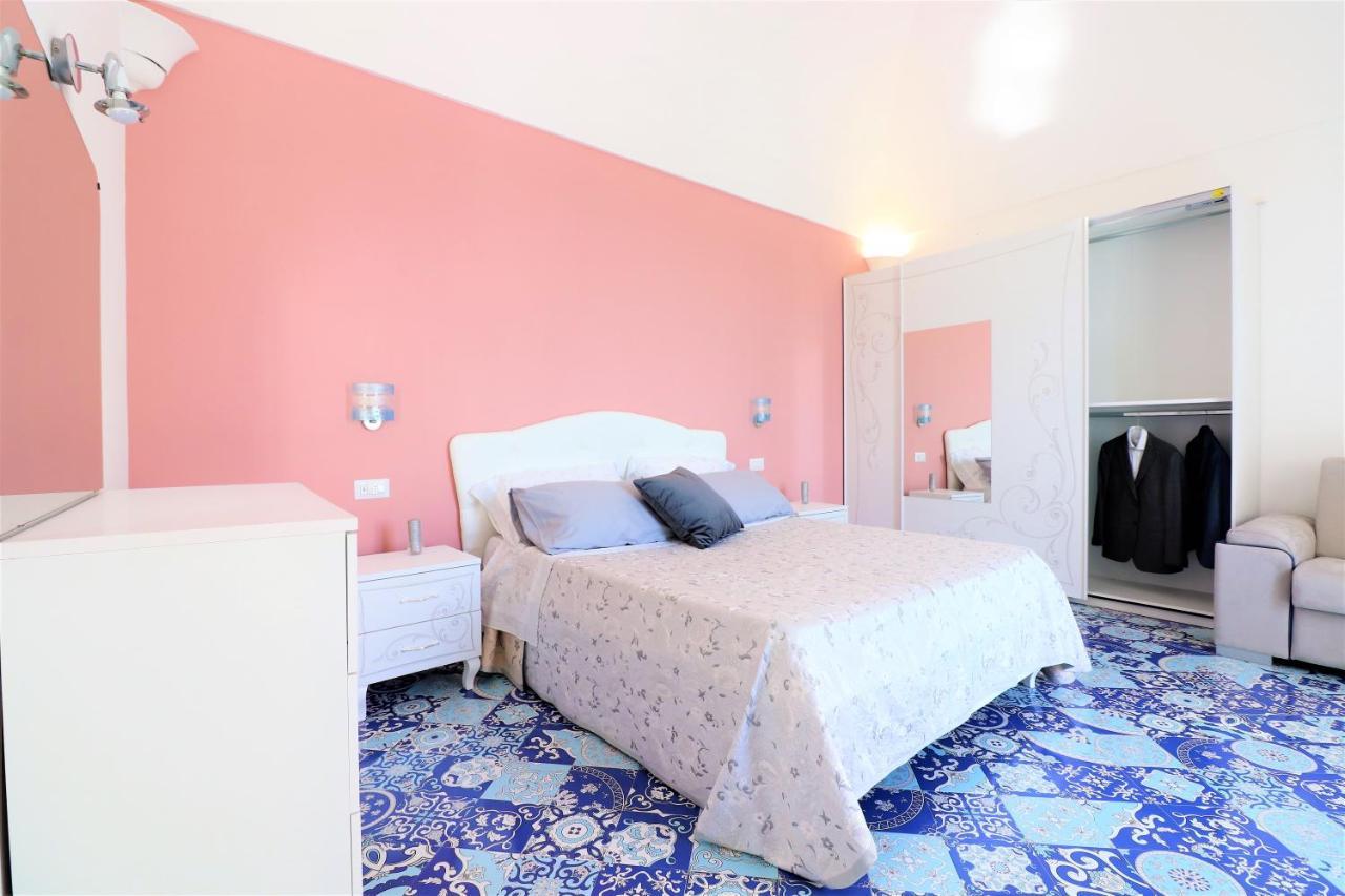 Mary'S Apartments - De Vivo Realty ماسّا لوبْرينسِ المظهر الخارجي الصورة