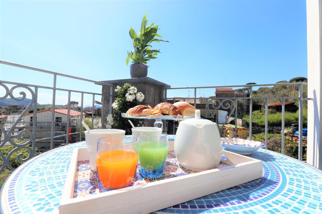 Mary'S Apartments - De Vivo Realty ماسّا لوبْرينسِ المظهر الخارجي الصورة