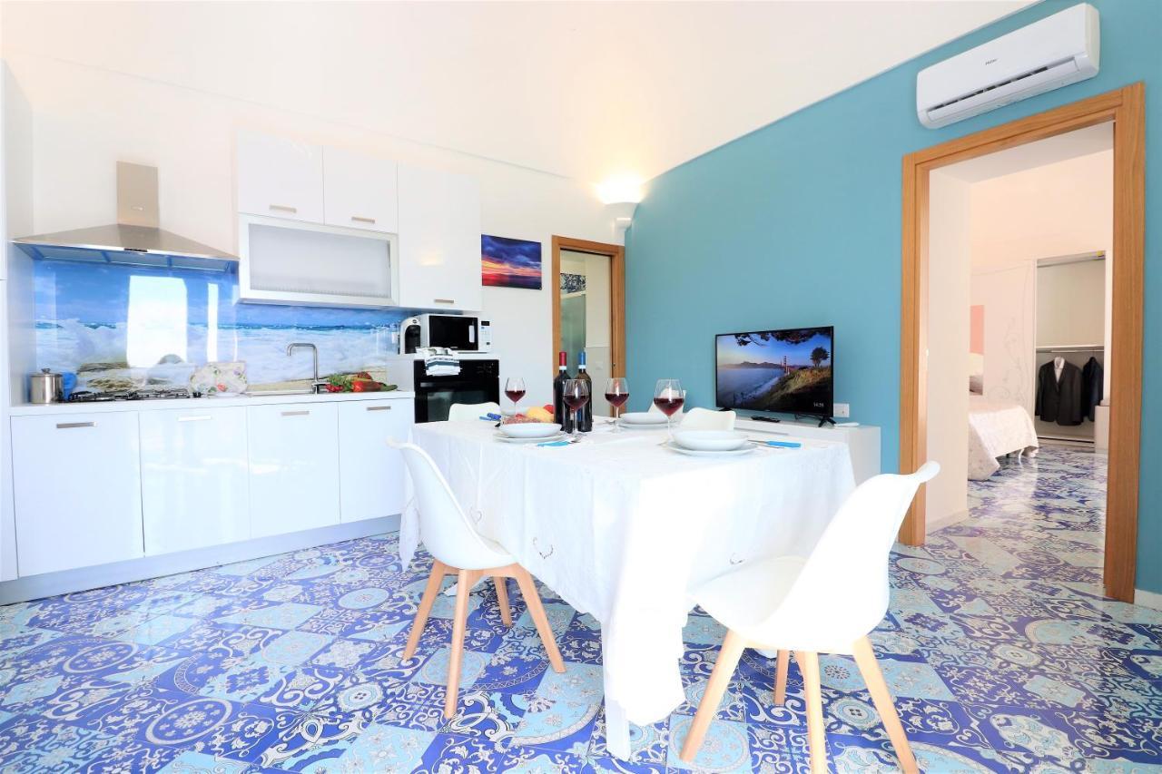 Mary'S Apartments - De Vivo Realty ماسّا لوبْرينسِ المظهر الخارجي الصورة